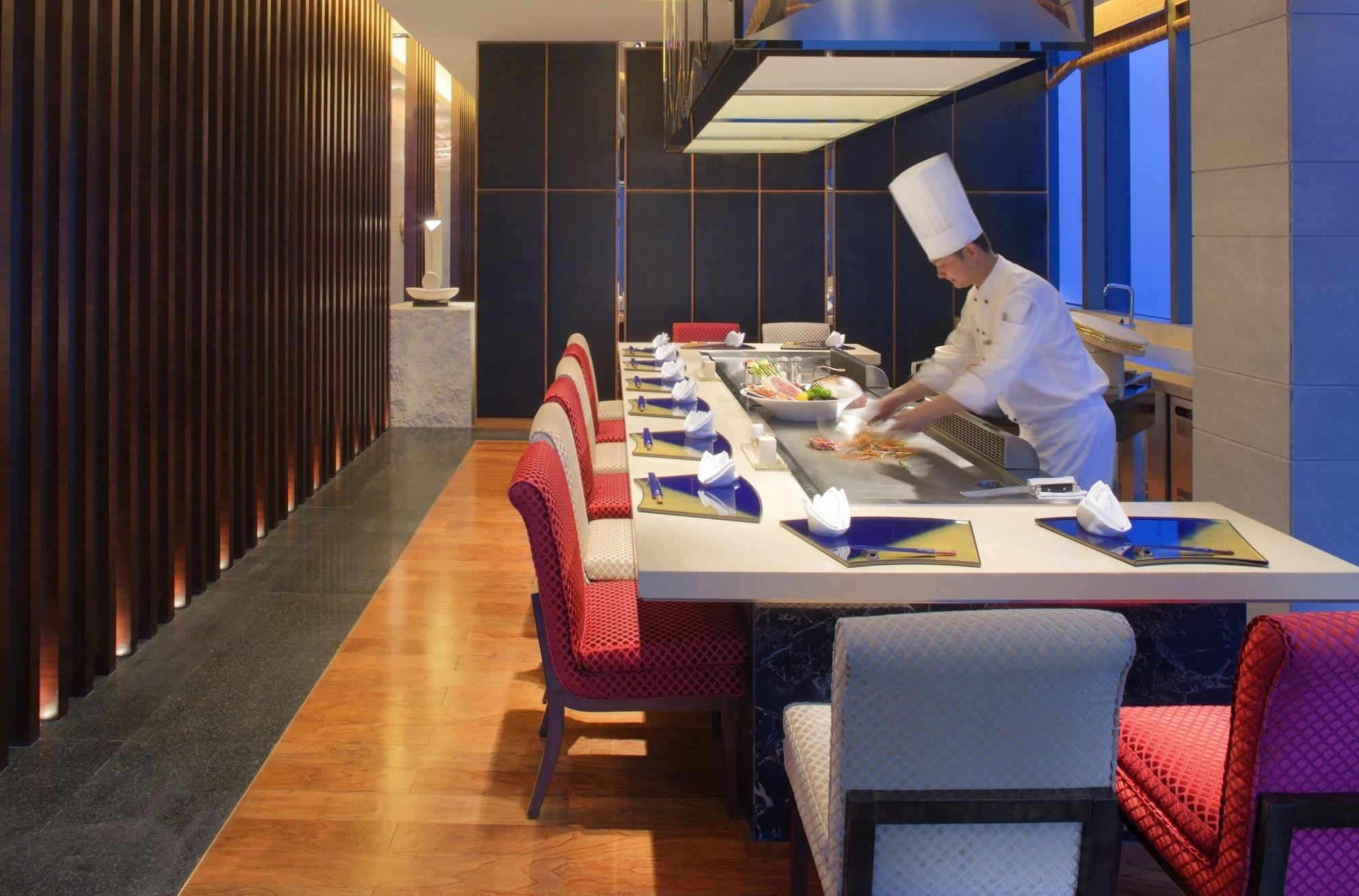Radisson Blu Plaza Chongqing - Free 2 Bottle Of Local Beer Per Room During Stay Exterior foto