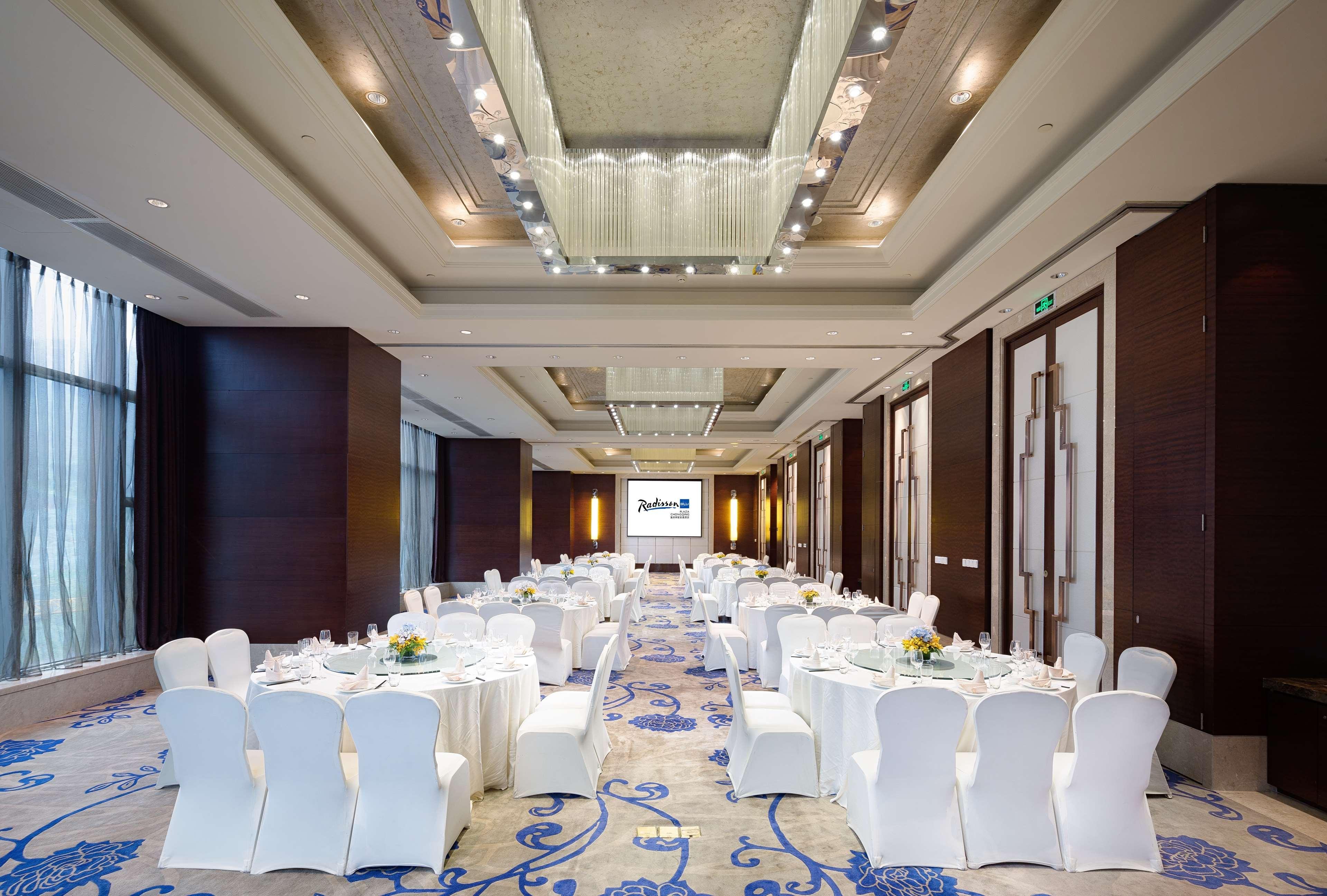 Radisson Blu Plaza Chongqing - Free 2 Bottle Of Local Beer Per Room During Stay Exterior foto