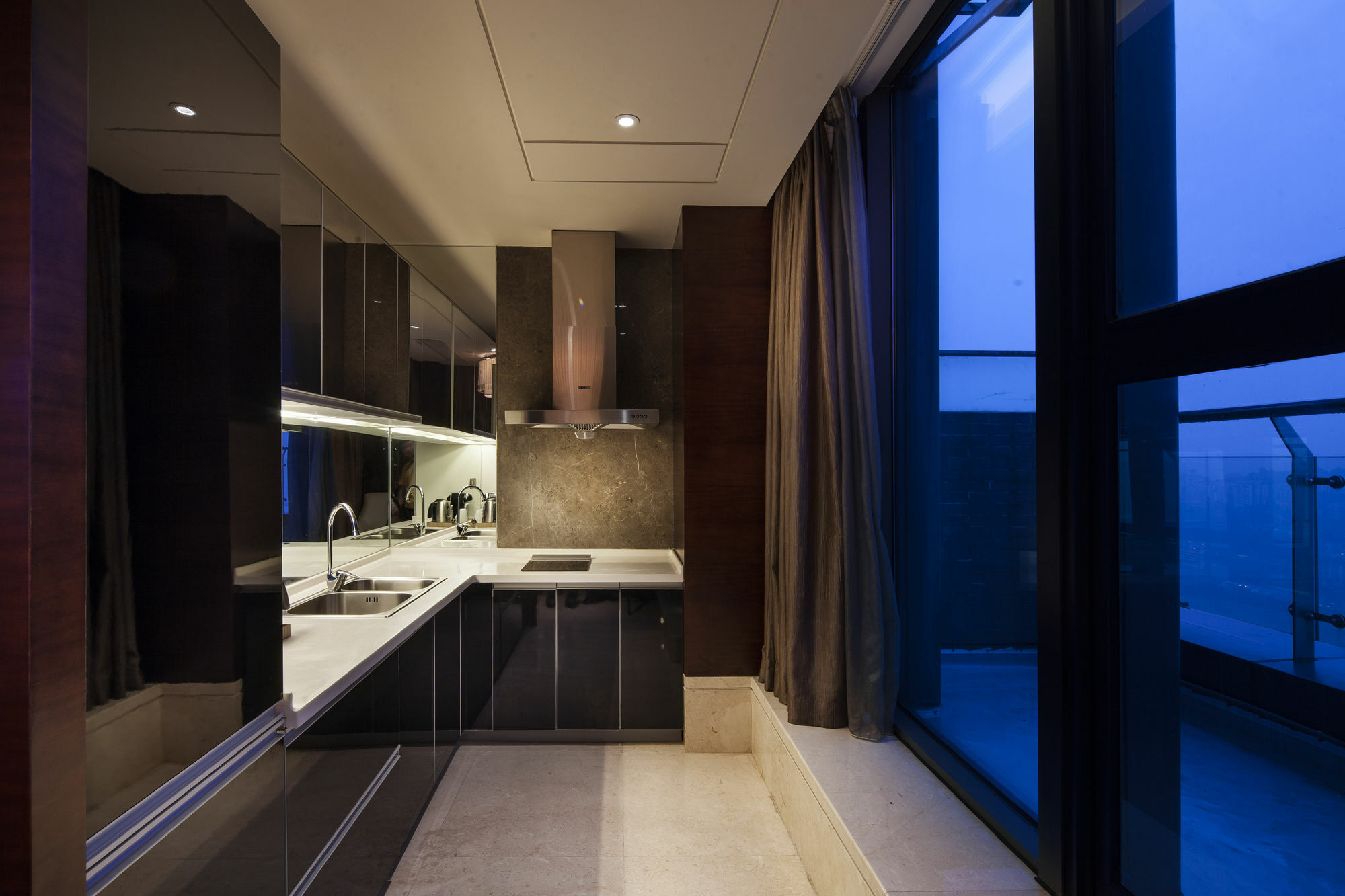 Radisson Blu Plaza Chongqing - Free 2 Bottle Of Local Beer Per Room During Stay Exterior foto